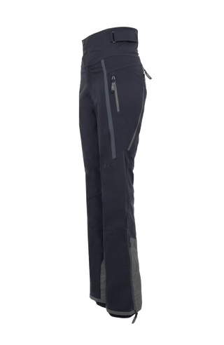 Damen-Skitourenhose aus atmungsaktivem, wind- und wasserfestem 3-Layer-Material mit RECCO®-System, verschweißten Nähten, seitlichen Bein-Zippern, Schneefang, robustem Kantenschutz aus Alcantara-Leder und lockerem Schnitt. In der Farbe dunkelblau (Farbe: midnight)