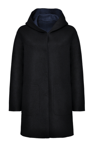 Lässiger 2-in-1 Wendekurzmantel Olivia-WD aus Wool Double in Bi-Color-Optik, gerade legere Passform mit leichtem Oversize Look, offenkantige Nahtverarbeitung, angeschnittene Kapuze, überschnittene Schulterpartie, verdeckte handangenähte Metalldruckknöpfe und zwei aufgesetzte Taschen. In der Farbe Schwarz  und Dunkelblau (Farbe: black)