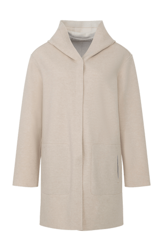 Lässiger 2-in-1 Wendekurzmantel Olivia-WD aus Wool Double in Bi-Color-Optik, gerade legere Passform mit leichtem Oversize Look, offenkantige Nahtverarbeitung, angeschnittene Kapuze, überschnittene Schulterpartie, verdeckte handangenähte Metalldruckknöpfe und zwei aufgesetzte Taschen. In der Farbe Beige (Farbe: caramel)