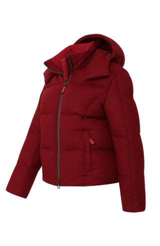 Winterjacke Isabel-L aus hochwertigem Loden, gefüttert mit zertifizierten Daunen, gerade Passform, etwas verkürzter Schnitt, abnehmbare Kapuze mit innenliegendem Strickbündchen, zwei versteckte Taschen, Zwei-Wege-Zipper. Auffallend weiche, angenehme Haptik wie Kaschmir. Dank der Daunenfüllung extrem warm. In der Farbe Rot (Farbe: poppy)