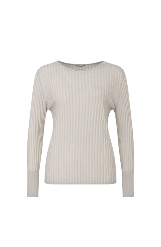 Locker geschnittener Damen-Rundhalspullover in beige, Modell 406601 CameliaDyed-RB- Vorderansicht. Weiches Material mit geripptem Saum und Ärmelbündchen.