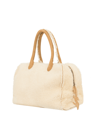 Shopper HamptonM-LOC aus weichem Lambskin Curly, Winter-Optik, kuschelig-weiche Haptik, Naht der Taschengriffe mit Fellakzenten, innen mit Baumwolle gefüttert, Metallzipper, innen zwei Eingriffstaschen und eine Beuteltasche, Frauenschuh Logo-Label am Außenzipper. Klassischer, geräumiger Shopper, perfekt für den Winter. In der Farbe Karamellton (Farbe: caramel)