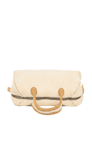 Shopper HamptonM-LOC aus weichem Lambskin Curly, Winter-Optik, kuschelig-weiche Haptik, Naht der Taschengriffe mit Fellakzenten, innen mit Baumwolle gefüttert, Metallzipper, innen zwei Eingriffstaschen und eine Beuteltasche, Frauenschuh Logo-Label am Außenzipper. Klassischer, geräumiger Shopper, perfekt für den Winter. In der Farbe Karamellton (Farbe: caramel)
