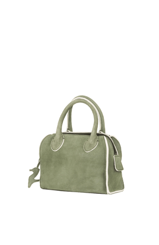 Shopper HamptonS-EL aus weichem ECO-Ziegenleder, innen mit Baumwolle gefüttert, offenkantige Nahtverarbeitung, Innentasche mit Knopfverschluss, zwei Trageriemen, Metallzipper, Boden innen mit Canvas verstärkt, außen mit Baumwoll-Cotton gefüttert, Frauenschuh Logo-Label am Außenzipper. In der Farbe Olivgrün (Farbe: olive)